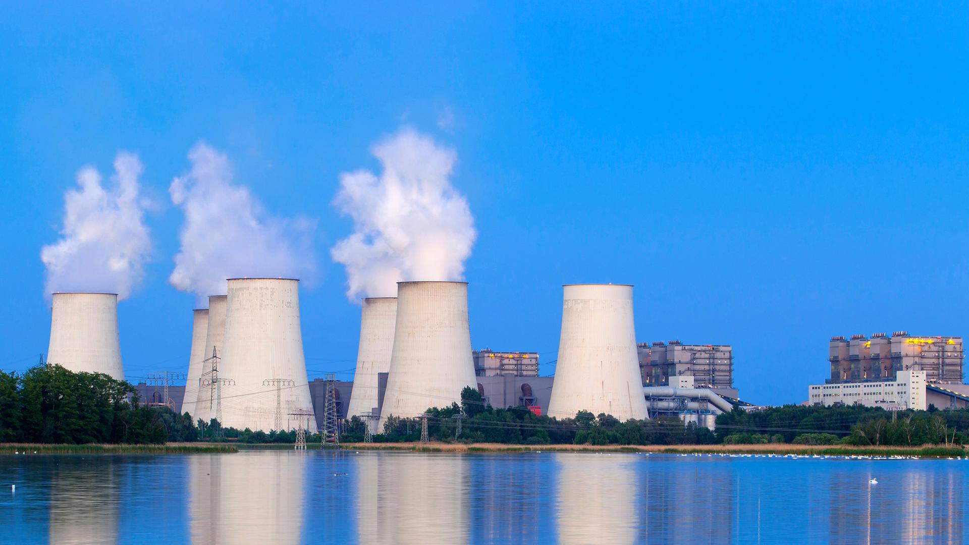 Das Kraftwerk Jaenschwalde ist das größte Braunkohlekraftwerk in Deutschland Das Kraftwerk Jaenschwalde ist das größte Braunkohlekraftwerk in Deutschland