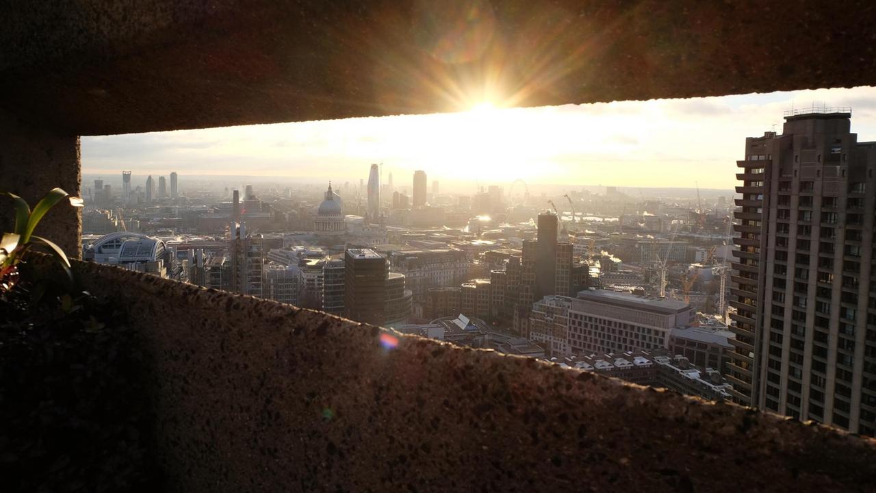 Aufwachen mit Skyline: Der Schlafzimmerbalkon von Hale und Liekierman Aufwachen mit Skyline: Der Schlafzimmerbalkon von Hale und Liekierman