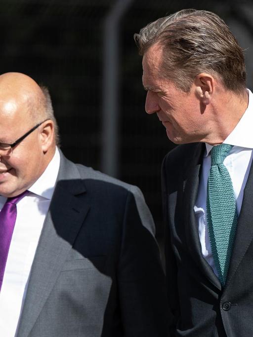 Peter Altmaier (l), Bundeswirtschaftsminister (CDU), und Mathias Döpfner, Präsident des BDZV und Vorstandsvorsitzender von Axel Springer SE.