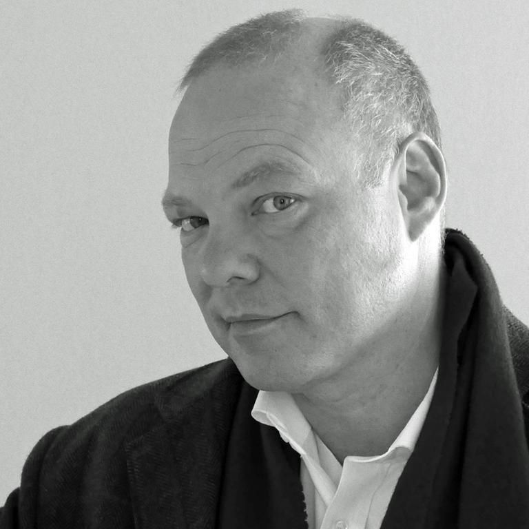 Porträtfoto von Christoph Heyl in Schwarz-Weiß