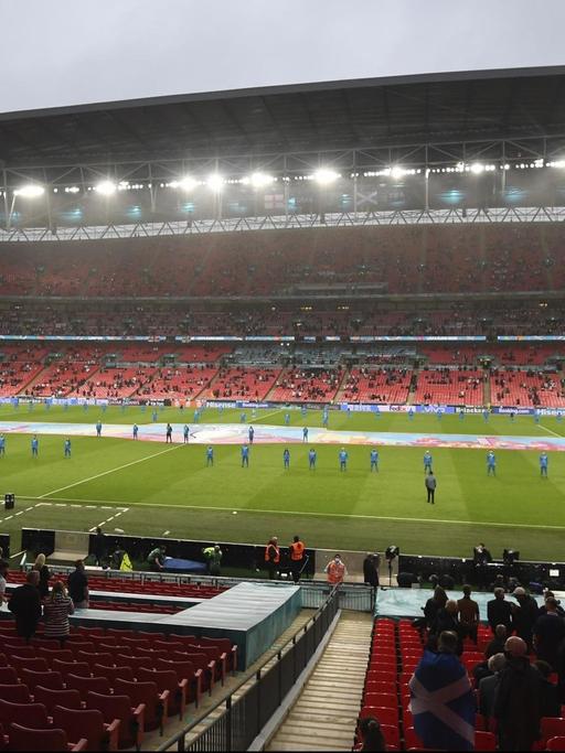 Das Foto zeigt das Wembley-Stadion in London vor dem Gruppenspiel England gegen Schottland bei der EM 2021.