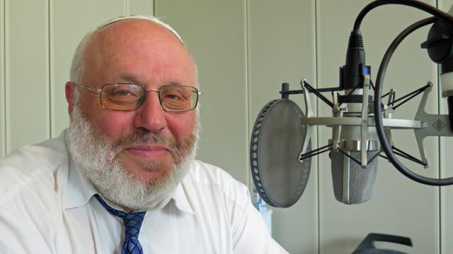 Der Rabbiner, Autor, Kabarettist, Liedermacher und Jazzsänger Dr. Walter Rothschild