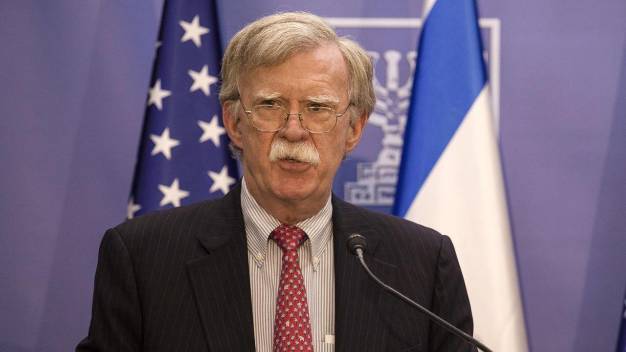 John Bolton, Sicherheitsberater der USA, spricht bei einer gemeinsamen Pressekonferenz mit Israels Ministerpräsident Netanjahu. John Bolton, Sicherheitsberater der USA, spricht bei einer gemeinsamen Pressekonferenz mit Israels Ministerpräsident Netanjahu.