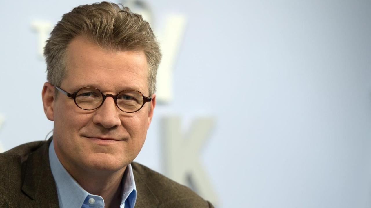 Der Historiker Philipp Blom aufgenommen im Oktober 2016, auf der 68. Frankfurter Buchmesse, in Frankfurt/Main (Hessen). Der Historiker Philipp Blom aufgenommen im Oktober 2016, auf der 68. Frankfurter Buchmesse, in Frankfurt/Main (Hessen).