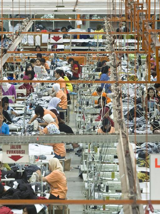Blick in eine Textilfabrik in Indonesien