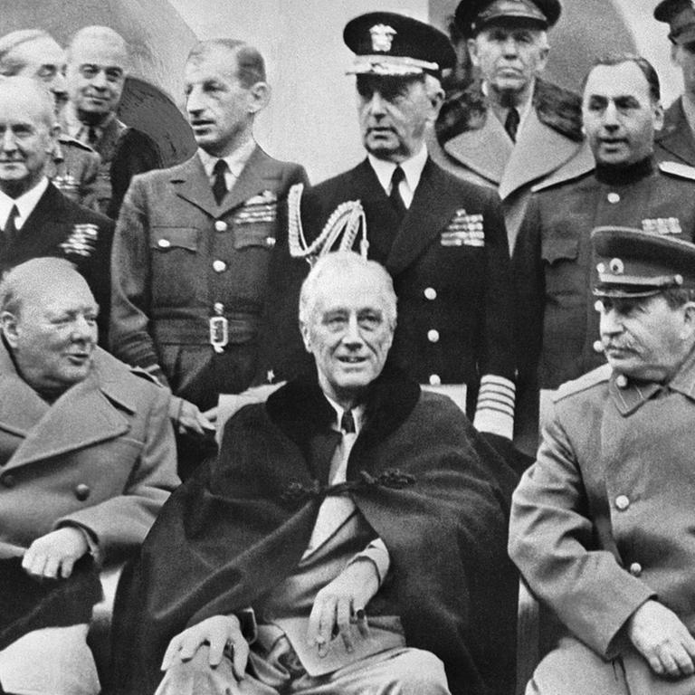 Vertreter der Siegermächte Churchill, Roosevelt und Stalin auf der Konferenz von Jalta 1945