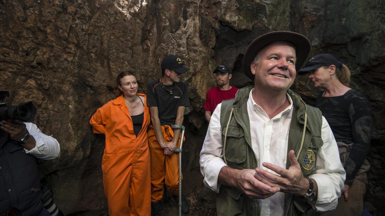 Die Entdecker von Homo naledi: Der Paläoanthropologe Lee Berger aus Johannesburg und Mitglieder seines Teams im November 2013 Die Entdecker von Homo naledi: Der Paläoanthropologe Lee Berger aus Johannesburg und Mitglieder seines Teams im November 2013