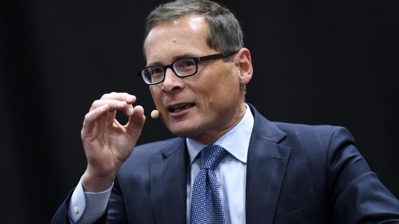 Roger Köppel, SVP-Nationalrat und Verleger und Chefredakteur der Schweizer Zeitung "Die Weltwoche" Roger Köppel, SVP-Nationalrat und Verleger und Chefredakteur der Schweizer Zeitung "Die Weltwoche"