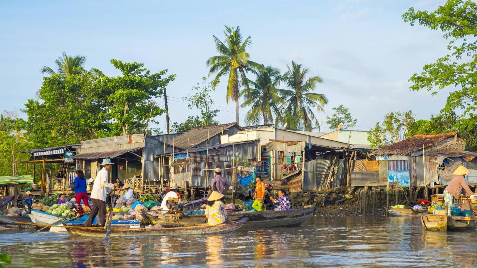 Ein schwimmender Markt im Mekong-Delta