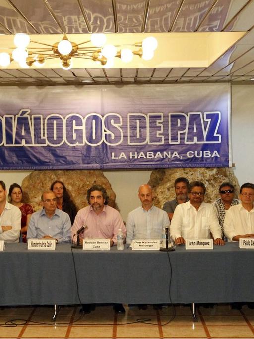 Teilnehmer der letzten Runde der Friedensgespräche für Kolumbien in Havana.