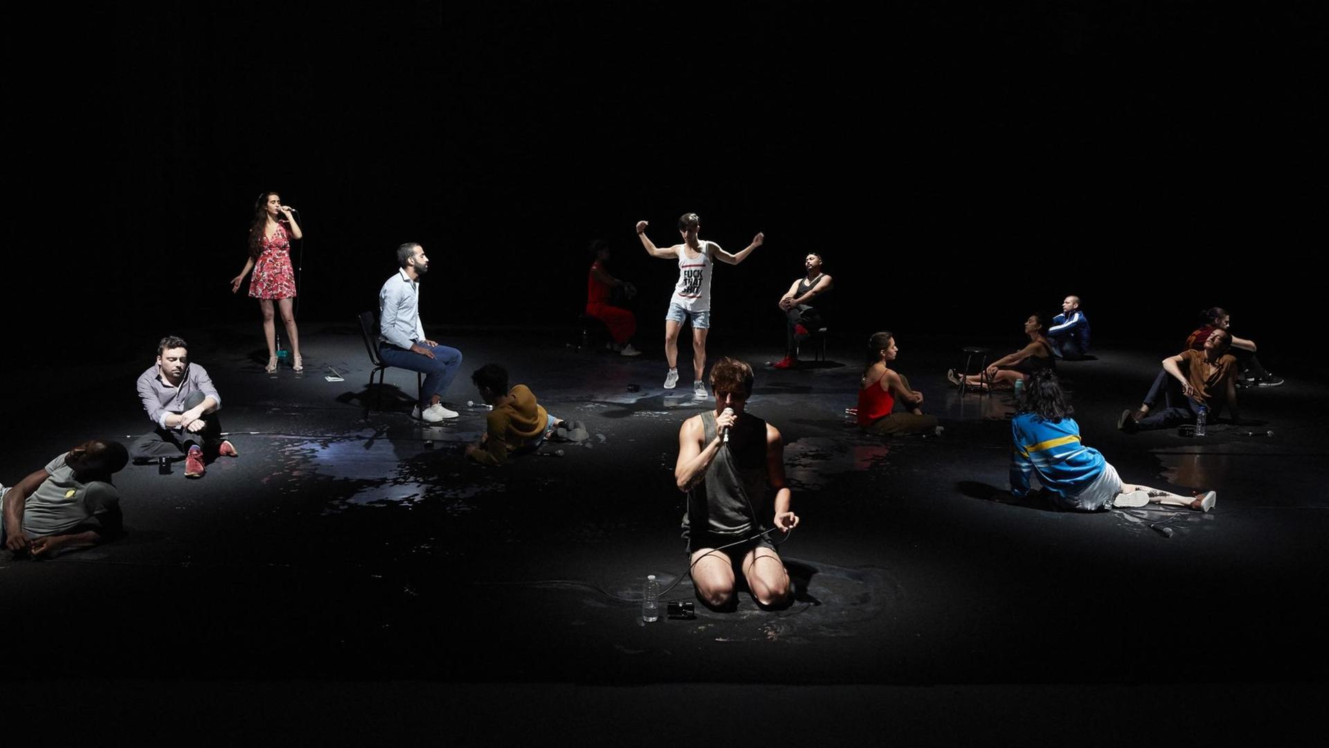 Eine Szene aus Gurshad Shahemans "Il pourra toujours dire que c'est pour l'amour du prophète" beim Festival d'Avignon 2018 Eine Szene aus Gurshad Shahemans "Il pourra toujours dire que c'est pour l'amour du prophète" beim Festival d'Avignon 2018