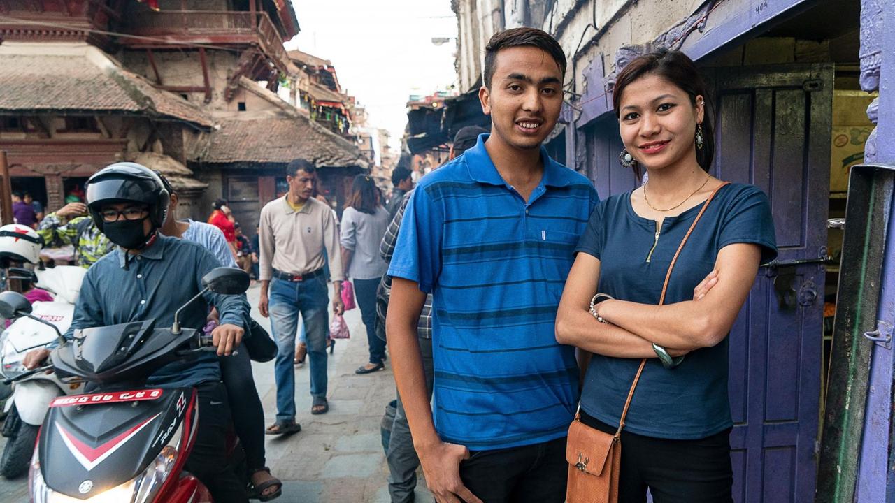 Asmila Chaba und Sajan Napit haben sich nach dem Studium schwergetan, in Kathmandu einen Job zu finden.