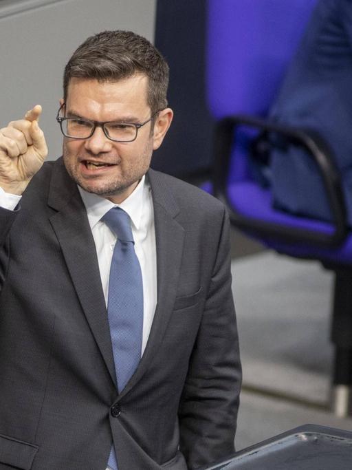 Marco Buschmann (FDP) am Rednerpult im Deutschen Bundestag.
