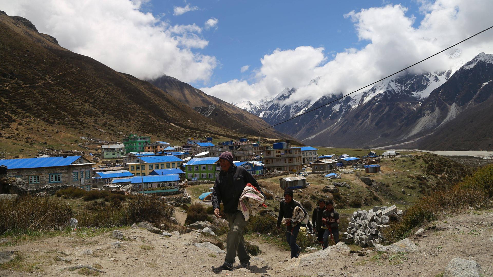 Nach dem Erdbeben 2015 war das Langtang-Tal besonders betroffen. Wie leben die Menschen dort heute? Nach dem Erdbeben 2015 war das Langtang-Tal besonders betroffen. Wie leben die Menschen dort heute?