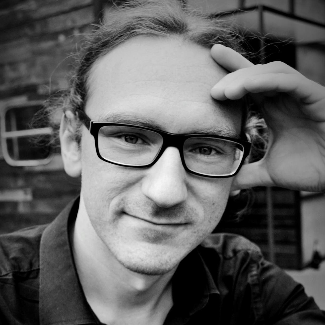 Auf dem Bild ist der Musikwissenschaftler Wolf-Georg Zaddach zu sehen