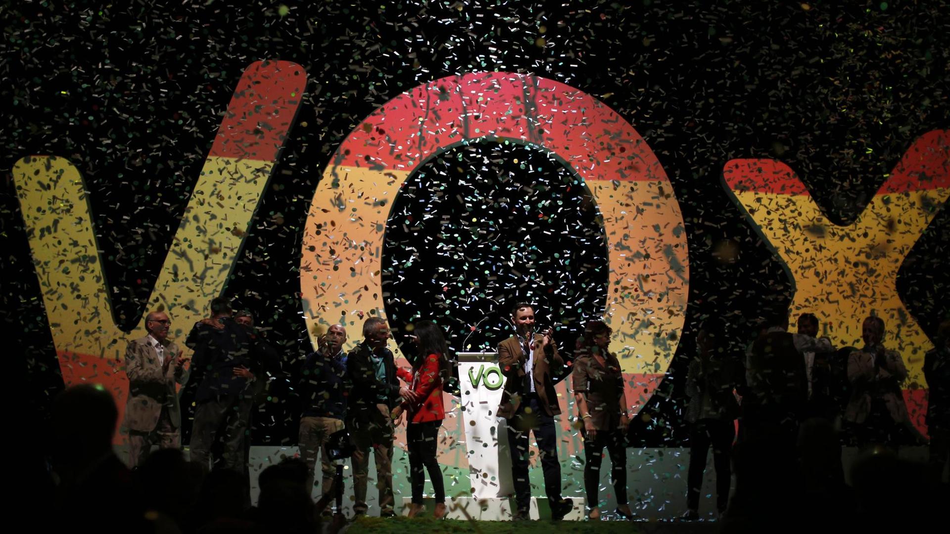Eine Wahlveranstaltung der rechtsextremen Partei Vox im Oktober 2018 in Madrid Eine Wahlveranstaltung der rechtsextremen Partei Vox im Oktober 2018 in Madrid