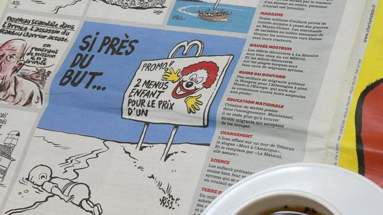 Karikatur des bekannten Fotos mit dem ertrunkenen Flüchtlingsjungen in der französischen Satire-Zeitschrift "Charlie Hebdo". Karikatur des bekannten Fotos mit dem ertrunkenen Flüchtlingsjungen in der französischen Satire-Zeitschrift "Charlie Hebdo".