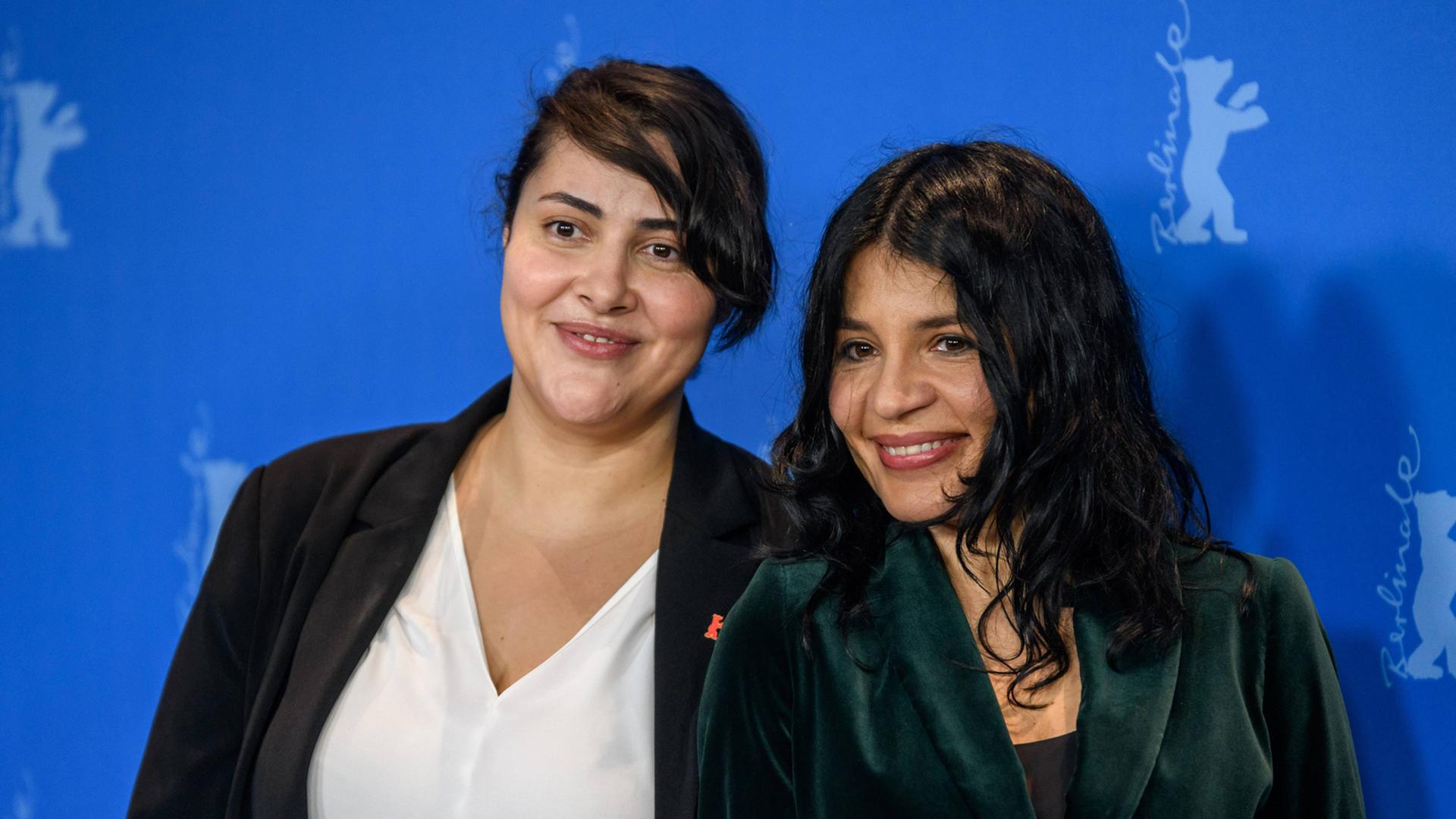 69. Berlinale: Schauspielerin Zorica Nusheva (l.) und Regisseurin Teona Strugar Mitevska (r.) beim Photocall zum Film "God exists, her name is Petrunya" 69. Berlinale: Schauspielerin Zorica Nusheva (l.) und Regisseurin Teona Strugar Mitevska (r.) beim Photocall zum Film "God exists, her name is Petrunya"