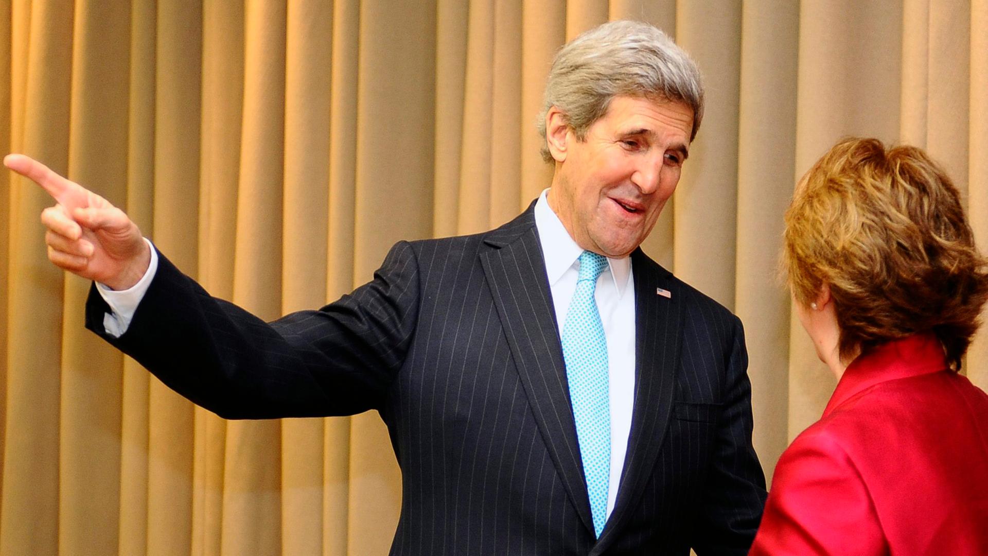 Treffen in Genf: US-Außenminister John Kerry im Gespräch mit der EU-Außenbeauftragten Catherine Ashton. Treffen in Genf: US-Außenminister John Kerry im Gespräch mit der EU-Außenbeauftragten Catherine Ashton.