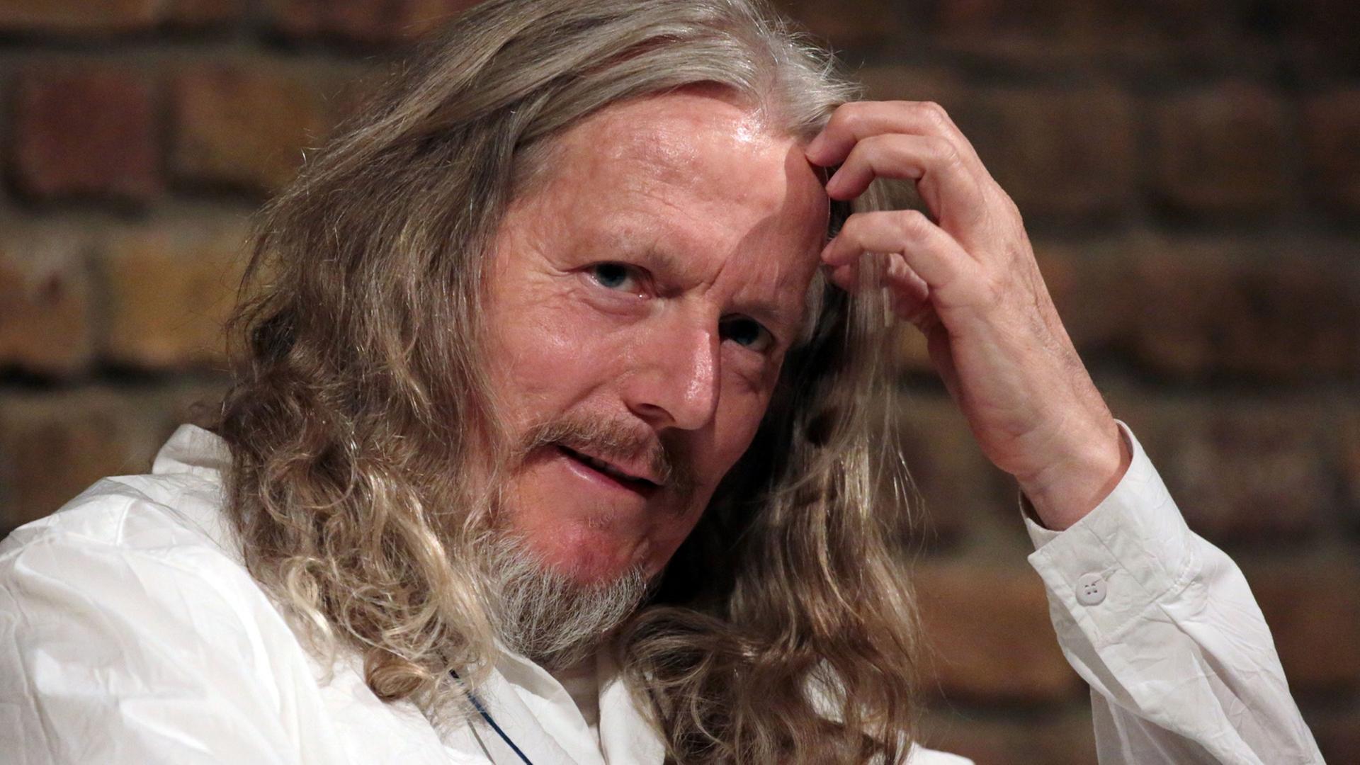 Der Kunstfälscher Wolfgang Beltracchi diskutiert am 21.05.2014 in Köln (Nordrhein-Westfalen) auf der Phil.Cologne mit dem Philosophie-Professor Christoph Menke. Der Kunstfälscher Wolfgang Beltracchi diskutiert am 21.05.2014 in Köln (Nordrhein-Westfalen) auf der Phil.Cologne mit dem Philosophie-Professor Christoph Menke.