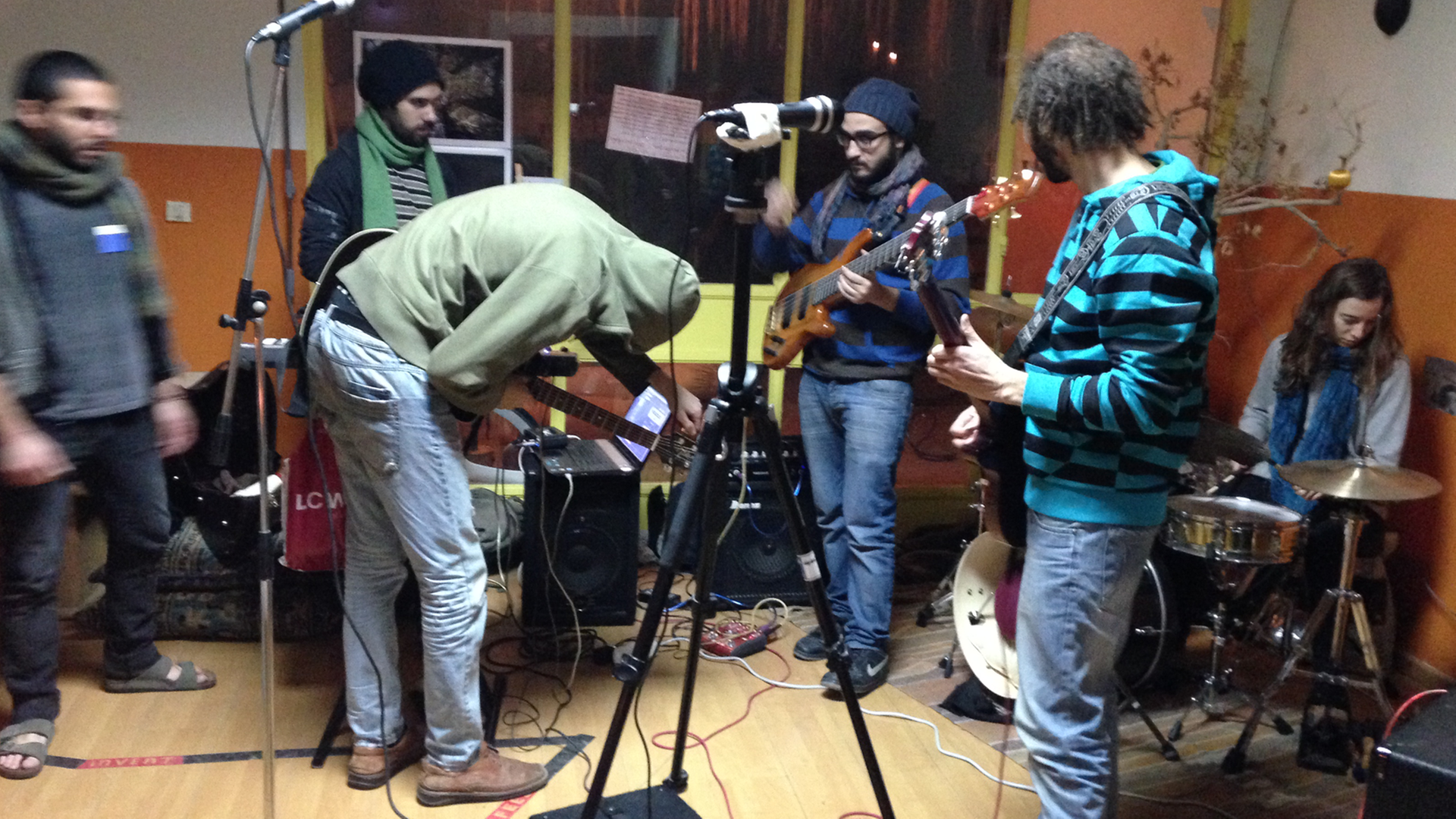 Die syrische Band Khebez Dawle in einem Proberaum, Beirut 2013 Die syrische Band Khebez Dawle in einem Proberaum, Beirut 2013