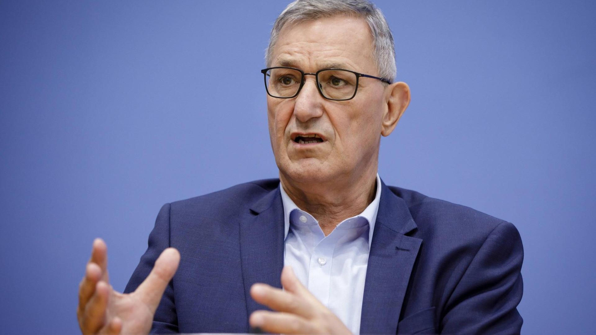 Bernd Riexinger, Parteivorsitzender der Partei Die Linke, während einer Pressekonferenz in Berlin. Bernd Riexinger, Parteivorsitzender der Partei Die Linke, während einer Pressekonferenz in Berlin.