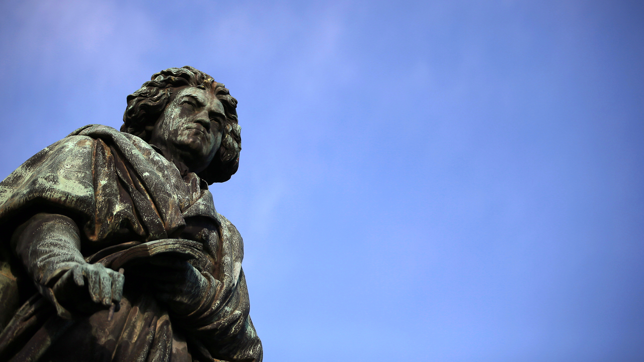 Die Beethoven-Statue auf dem Bonner Münsterplatz Die Beethoven-Statue auf dem Bonner Münsterplatz