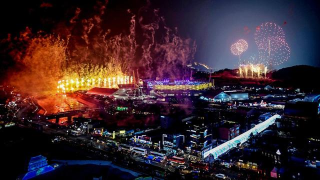 Das Bild zeigt aus der Luft die Eröffnungsfeier der Olympischen Winterspiele in Pyeongchang / Südkorea.