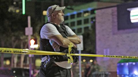 Ein Polizist nach dem Tod seiner fünf Kollegen in Dallas