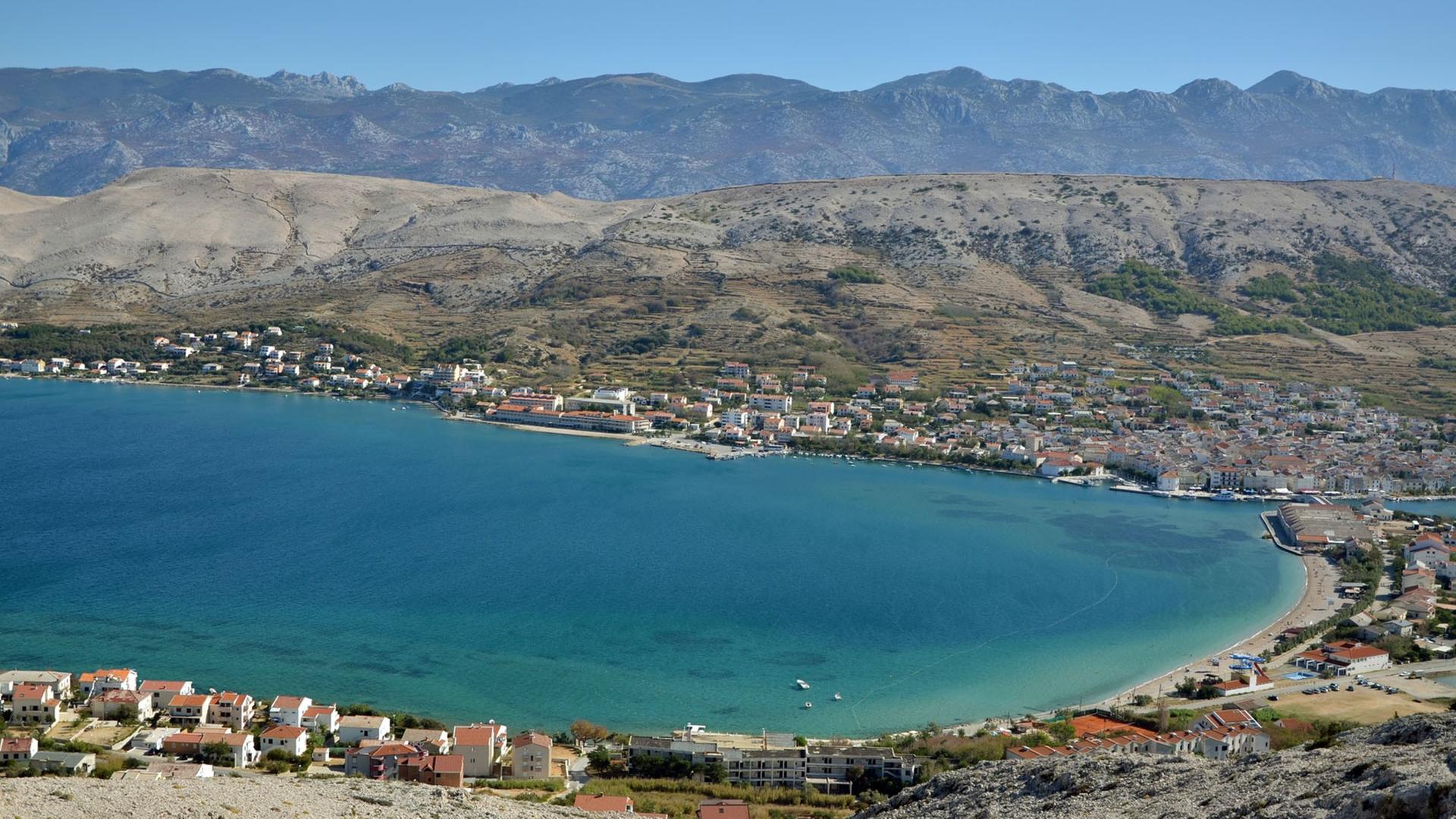 Blick auf die Stadt Pag auf der kroatischen Insel Pag, aufgenommen am 08.09.2012.