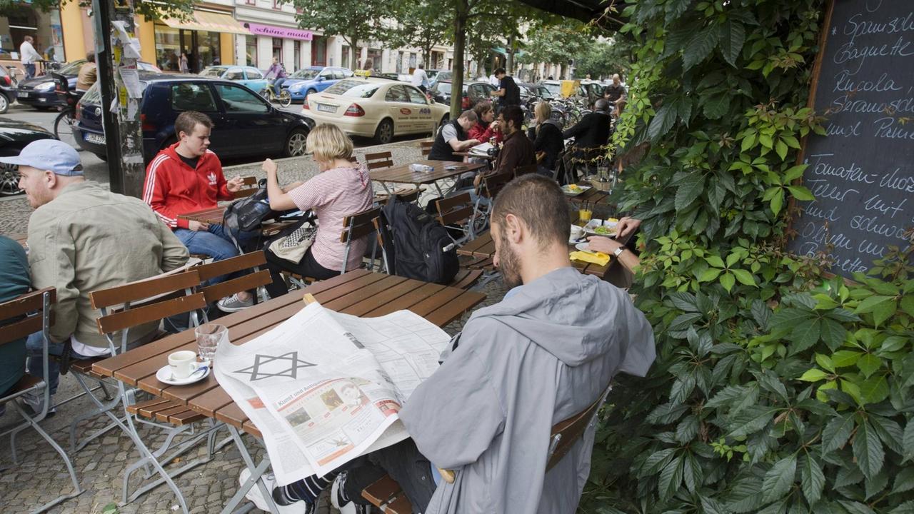 Straßencafé in der Oderberger Straße in Berlin Straßencafé in der Oderberger Straße in Berlin