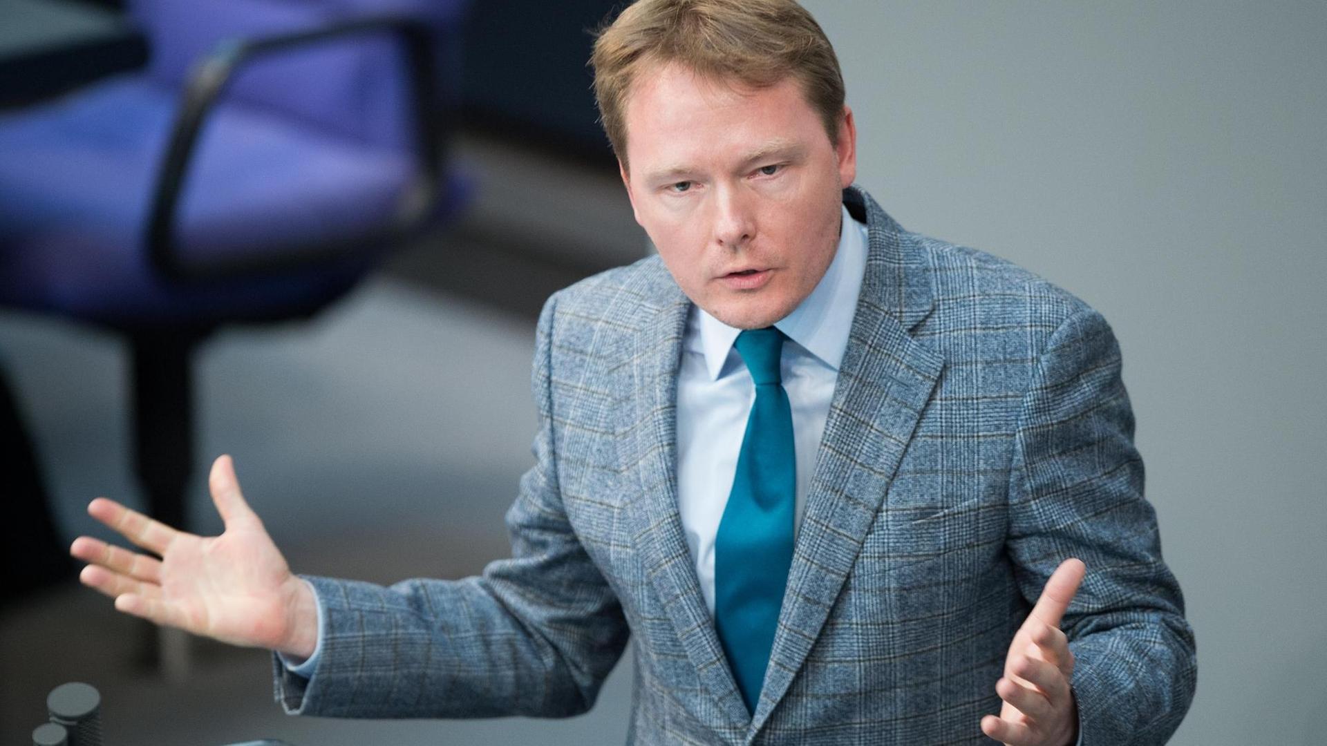 Der SPD-Abgeordnete Christian Flisek bei einer Rede im Bundestag am 6.5.2015. Der SPD-Abgeordnete Christian Flisek bei einer Rede im Bundestag am 6.5.2015.