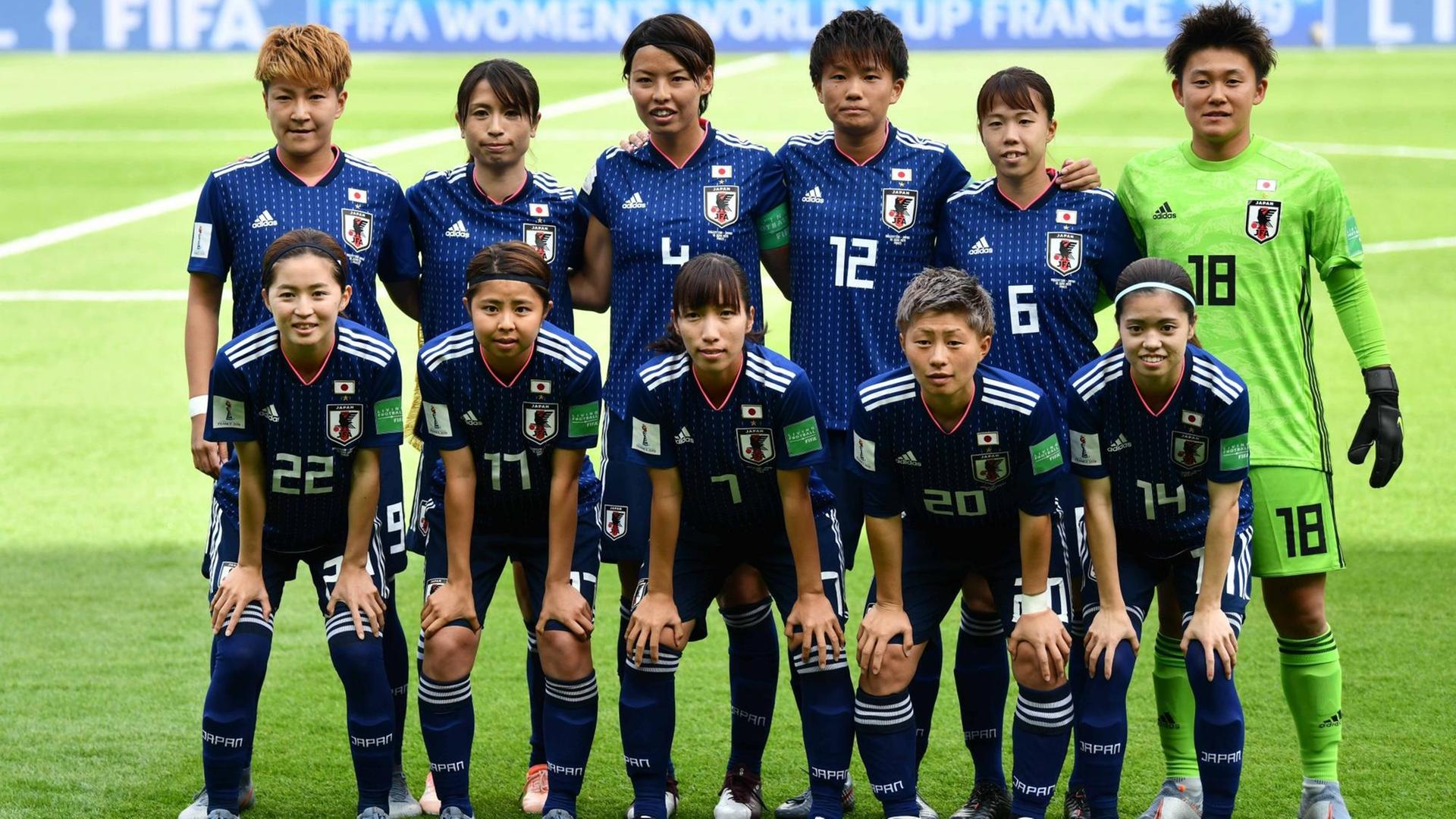 Japans Frauenfußballmannschaft vor dem WM-Spiel gegen Argentinien bei der WM 2019 in Frankreich Japans Frauenfußballmannschaft vor dem WM-Spiel gegen Argentinien bei der WM 2019 in Frankreich