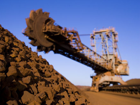 Ein Bergbaubagger der Firma Rio Tinto in Australien Ein Bergbaubagger der Firma Rio Tinto in Australien