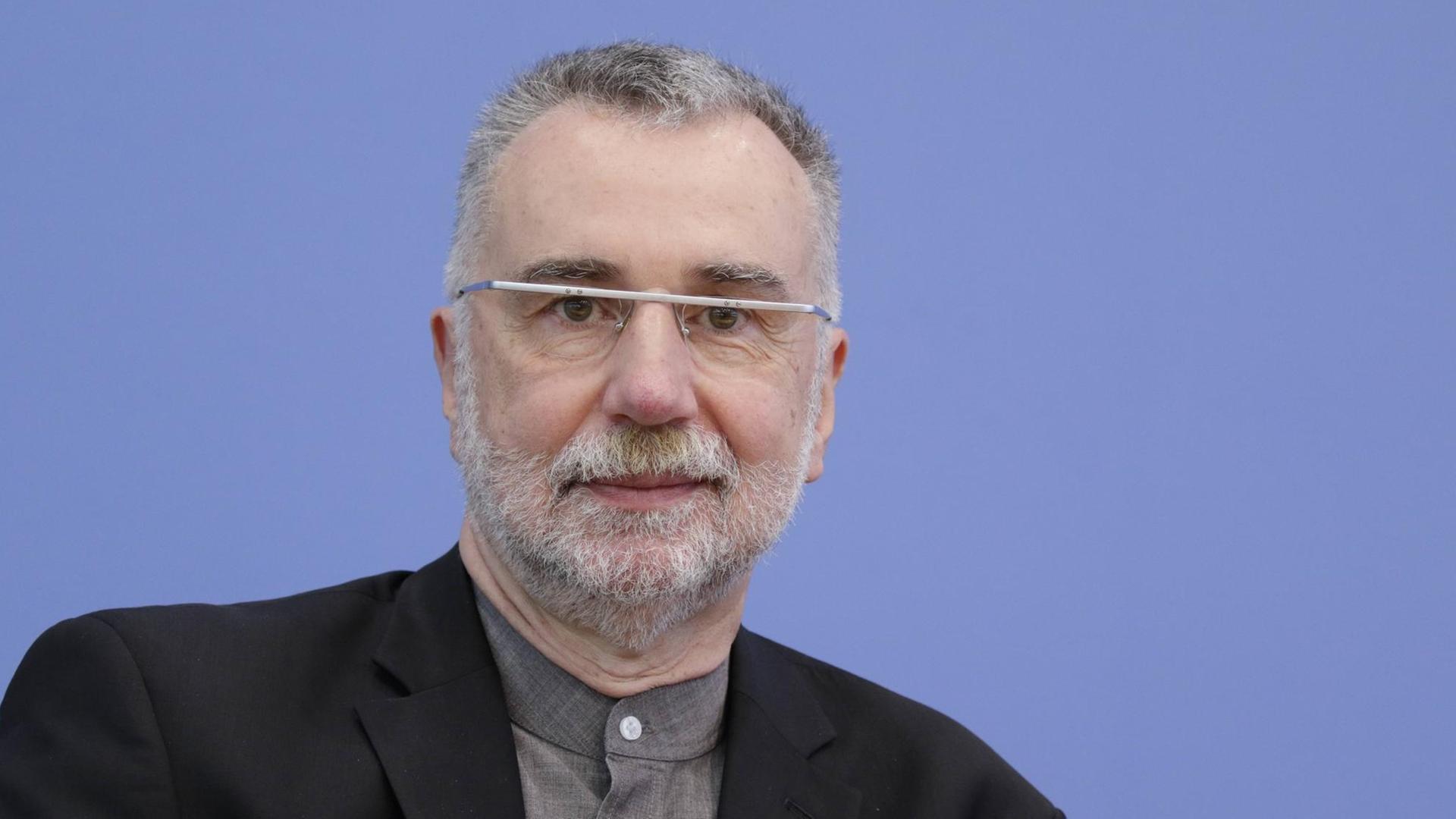 Jochen Hippler, Politologe und Friedensforscher an der Universität Duisburg Jochen Hippler, Politologe und Friedensforscher an der Universität Duisburg