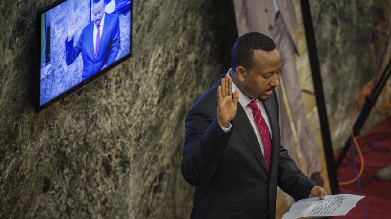 Abiy Ahmed Ali wird als neuer Ministerpräsident von Äthiopien
Abiy Ahmed Ali wird als neuer Ministerpräsident von Äthiopien
