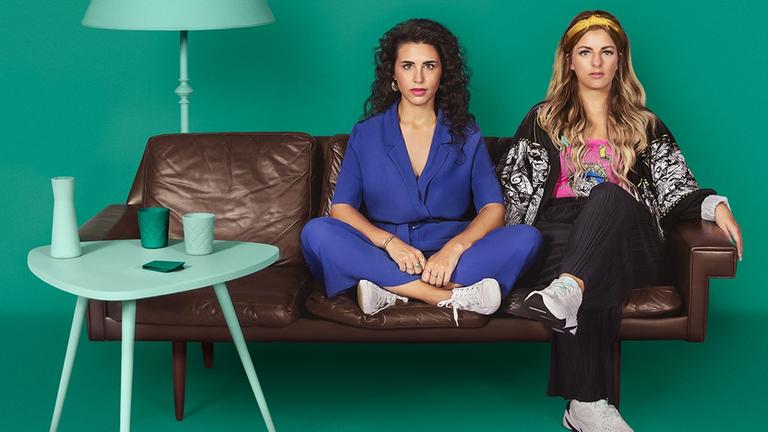 Im Podcast "Herrengedeck" reden Ariana Baborie und Laura Larson seit drei Jahren über ihr Privatleben. Seit 2019 ist "Herrengedeck" exklusiv auf der Streaming-Plattform Spotify zu hören. Im Podcast "Herrengedeck" reden Ariana Baborie und Laura Larson seit drei Jahren über ihr Privatleben. Seit 2019 ist "Herrengedeck" exklusiv auf der Streaming-Plattform Spotify zu hören.