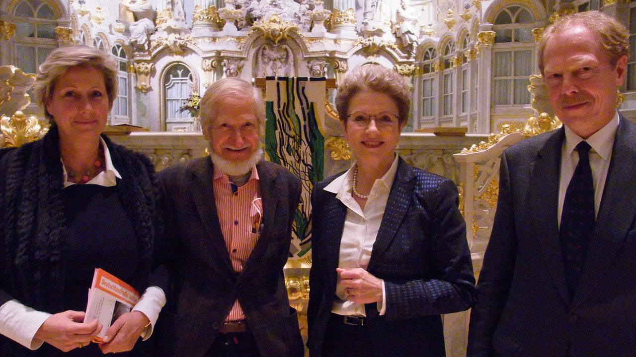 Alexandra Gerlach (Moderation), Rupert Neudeck, Barbara Bosch, Hans ten Feld (v.lks.) Alexandra Gerlach (Moderation), Rupert Neudeck, Barbara Bosch, Hans ten Feld (v.lks.)