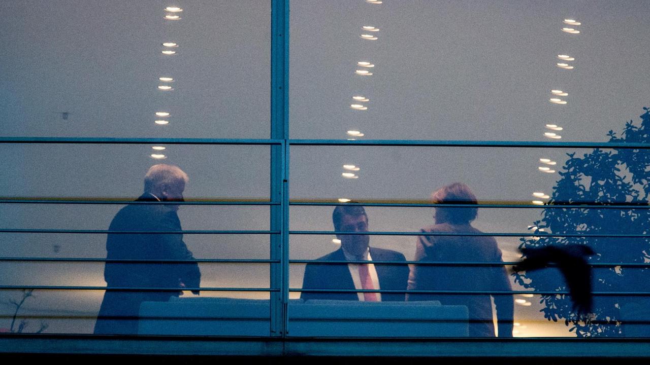Die Spitzen von CSU, SPD und CDU, Seehofer, Gabriel und Merkel, im Bundeskanzleramt Die Spitzen von CSU, SPD und CDU, Seehofer, Gabriel und Merkel, im Bundeskanzleramt