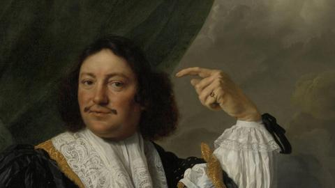 Auf einem Gemälde von Bartholomeus van der Helst um 1668 ist ein Mann vor Seekulisse zu sehen, der mit einem Zeigefinger auf sein Ohr weist.