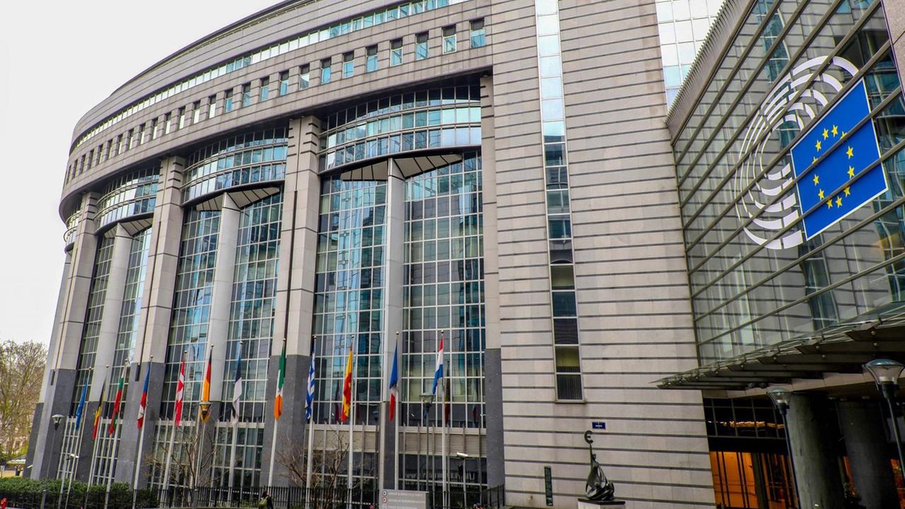 Europaparlament in Brüssel (Brüssel), Belgien. Die EU-Parlamentarier tagen im Wechsel in Brüssel und in Strassburg(Straßburg). Foto:Winfried Rothermel *** European Parliament in Brussels Brussels Belgium EU parliamentarians meet alternately in Brussels and Strasbourg Strasbourg Photo Winfried Rothermel Europaparlament in Brüssel (Brüssel), Belgien. Die EU-Parlamentarier tagen im Wechsel in Brüssel und in Strassburg(Straßburg). Foto:Winfried Rothermel *** European Parliament in Brussels Brussels Belgium EU parliamentarians meet alternately in Brussels and Strasbourg Strasbourg Photo Winfried Rothermel