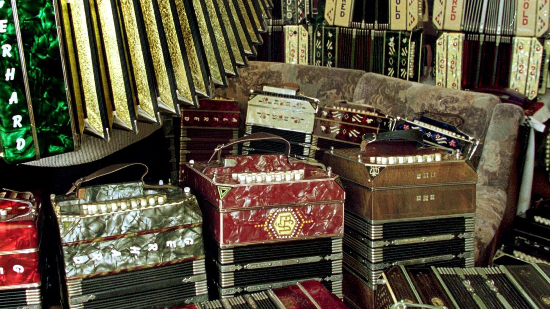 Das Bandoneon ist eng verknüpft mit dem Tango. Das Bandoneon ist eng verknüpft mit dem Tango.
