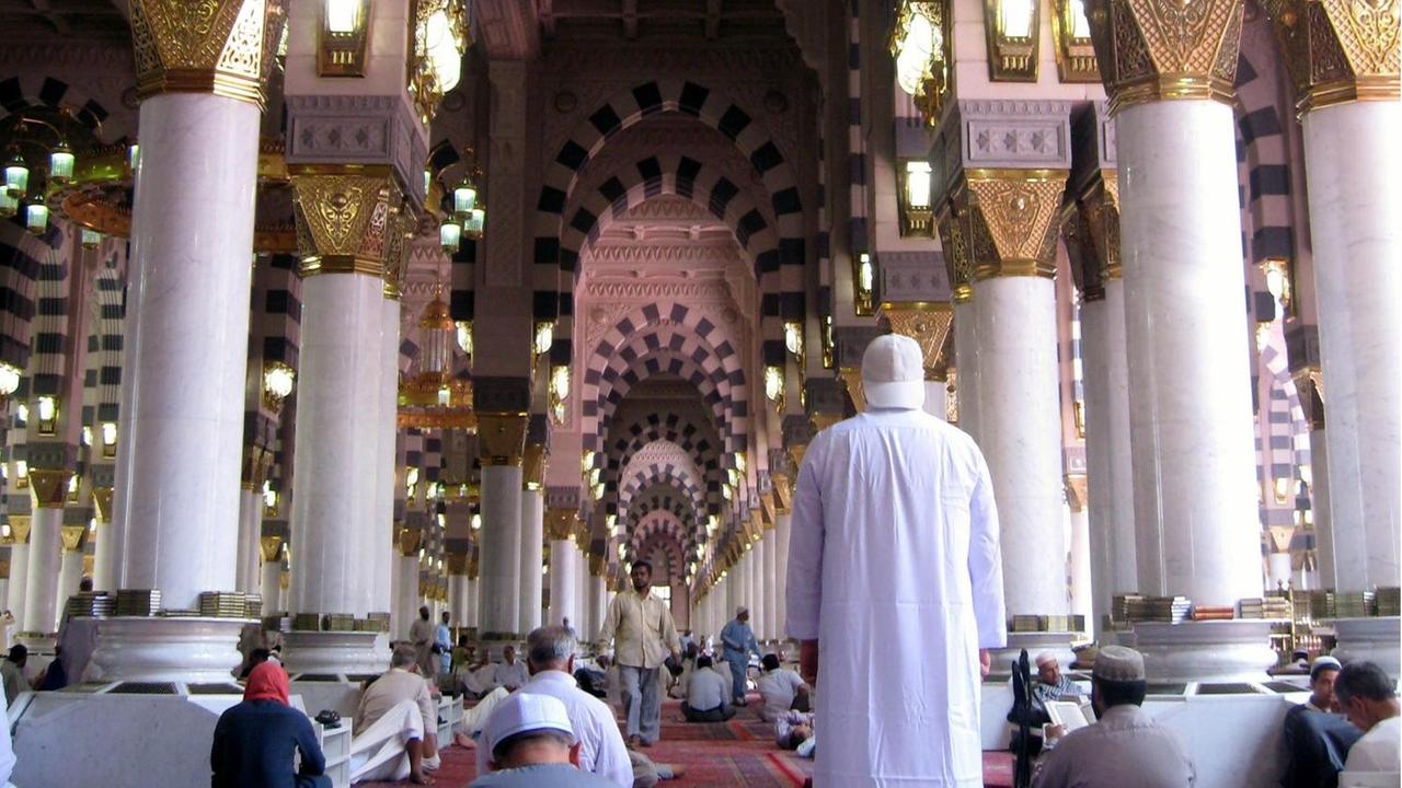 Muslime am Tag vor der Gedächtnisfeier zur Himmelfahrt Mohammeds in der al-Nabawi Moschee in Medina, Saudi-Arabien 2011
