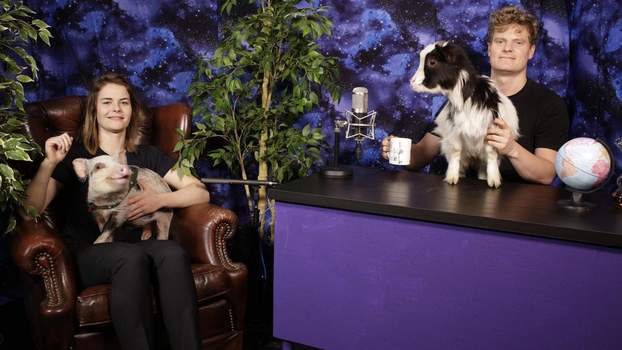 Die Youtube-Comedians Hazel Brugger und Thomas Spitzer im Studio Die Youtube-Comedians Hazel Brugger und Thomas Spitzer im Studio