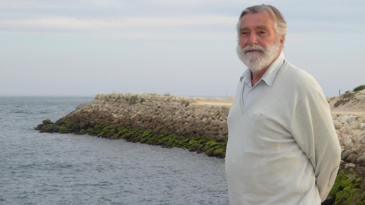 Benoît Bartherotte verteidigt sein Grundstück auf der Halbinsel Cap Ferret mit einem 500 Meter langen Deich. Der ehemalige Stylist hat dabei sein gesamtes Vermögen im Wasser versenkt.