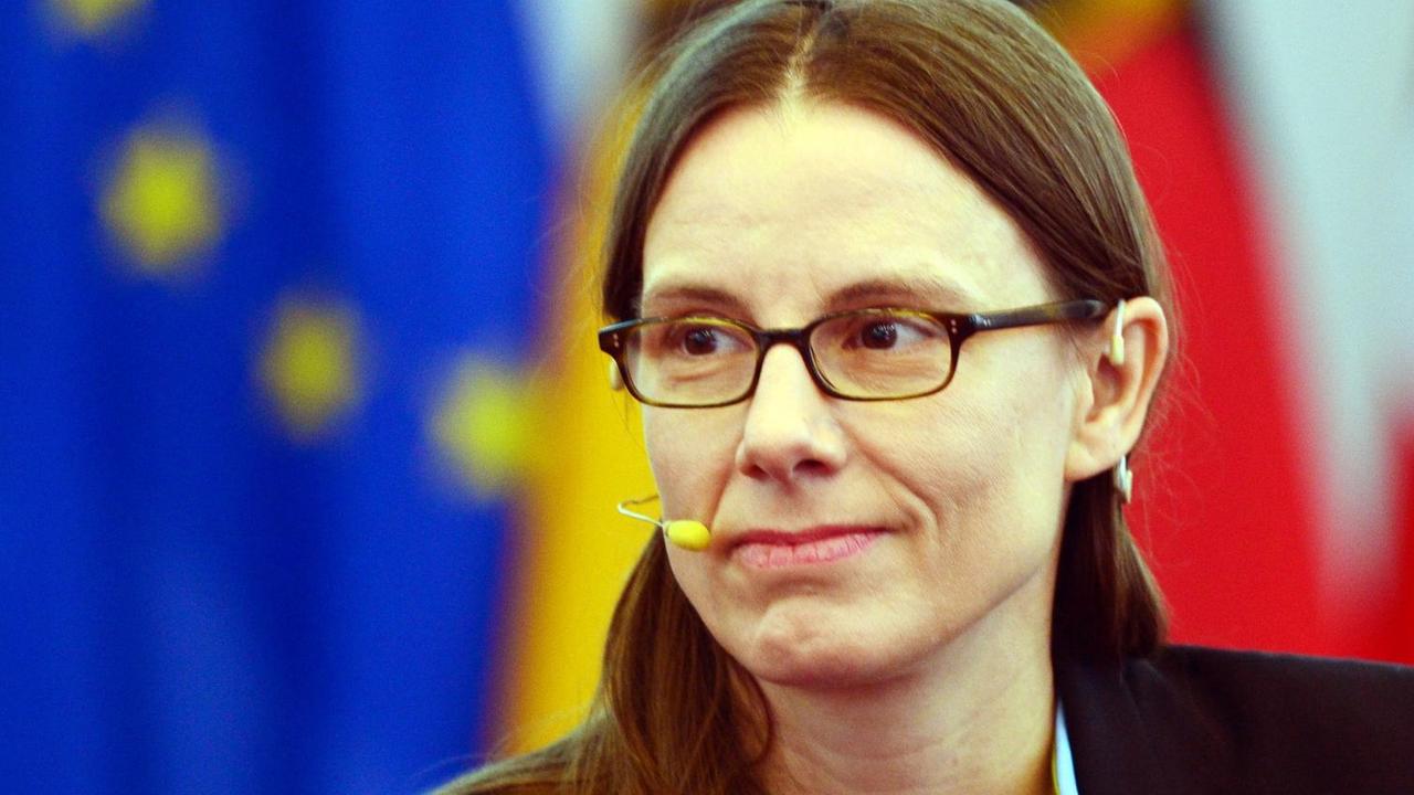 Katrin Suder war bis Mai 2018 Staatssekretärin im Bundesverteidigungsministerium und sitzt jetzt dem Digitalrat der Bundesregierung vor. Katrin Suder war bis Mai 2018 Staatssekretärin im Bundesverteidigungsministerium und sitzt jetzt dem Digitalrat der Bundesregierung vor.