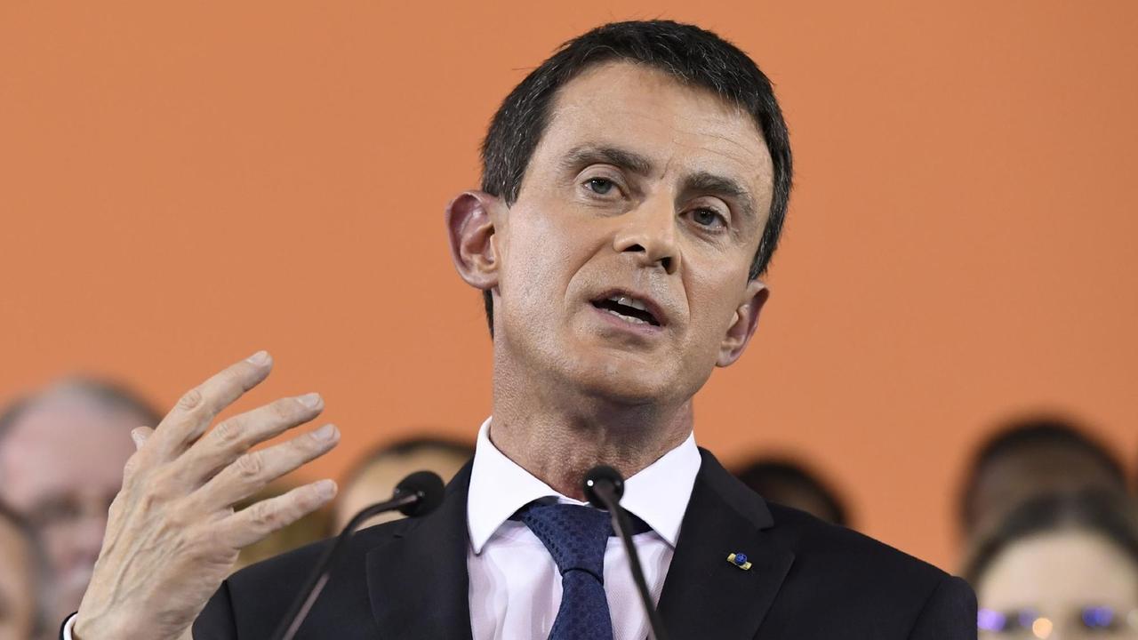 Manuel Valls verkündet in Evry, südlich von Paris, seine Kandidatur für das Präsidentenamt.