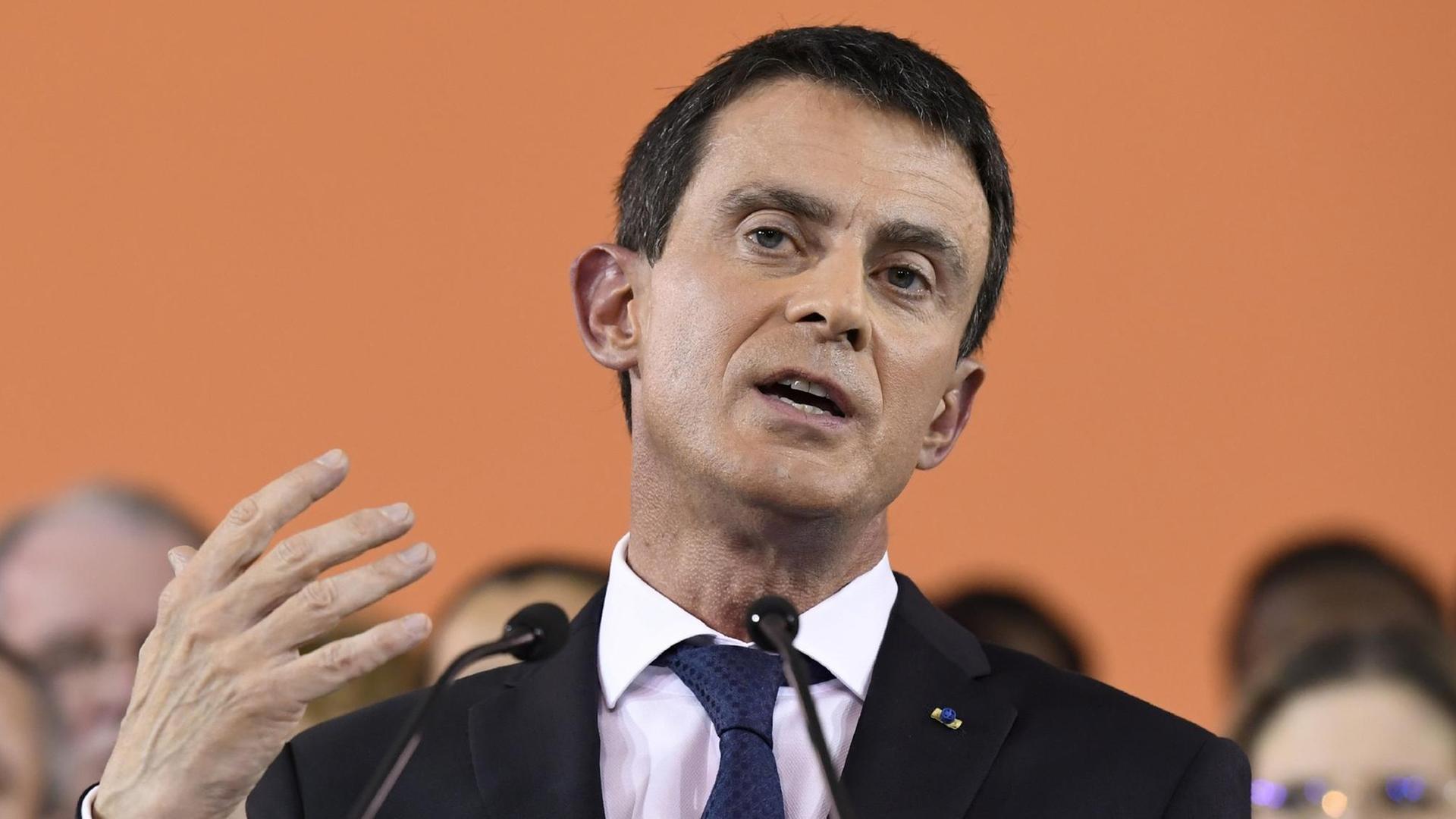 Manuel Valls verkündet in Evry, südlich von Paris, seine Kandidatur für das Präsidentenamt. Manuel Valls verkündet in Evry, südlich von Paris, seine Kandidatur für das Präsidentenamt.