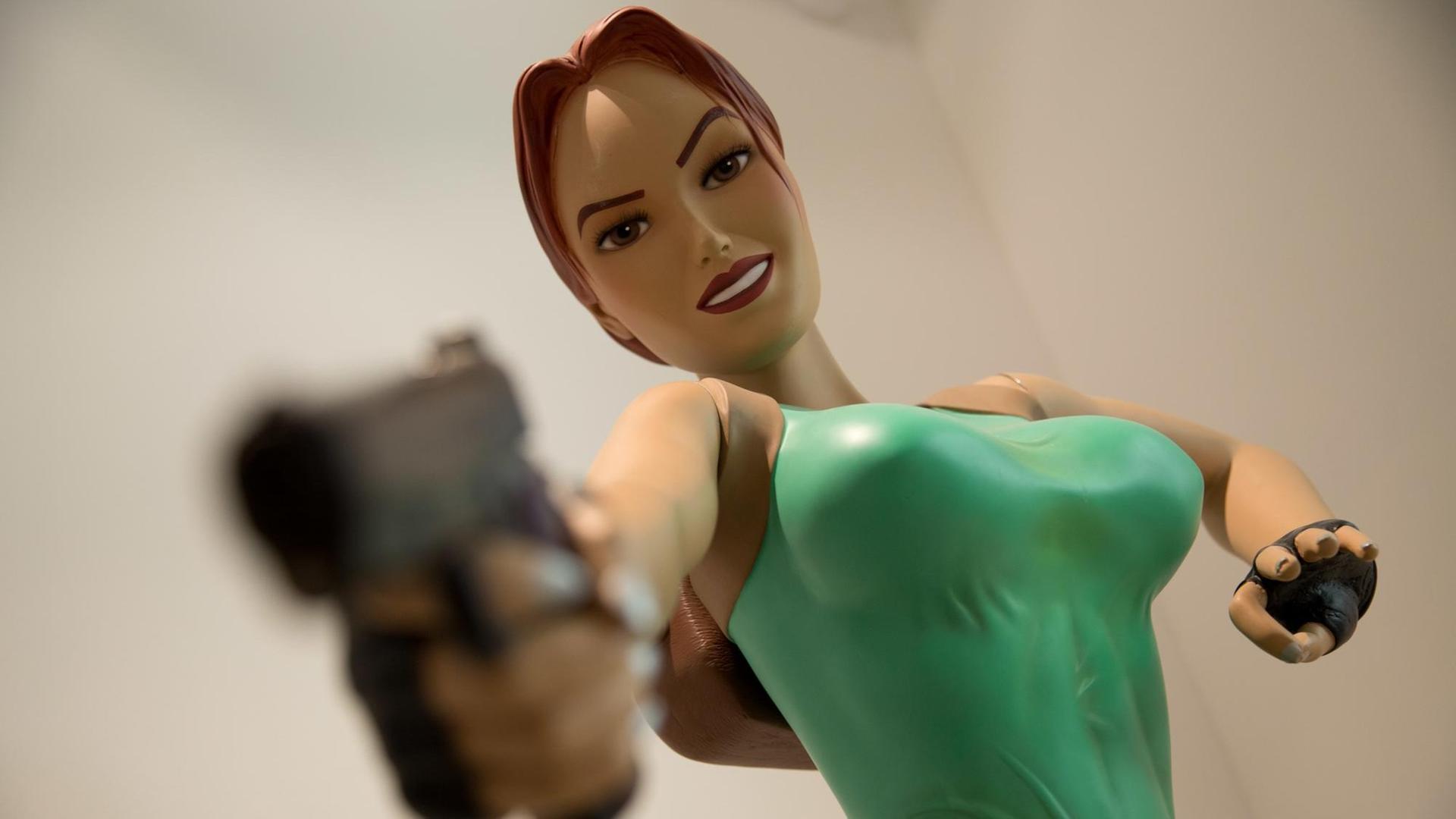 Eine Lara Croft-Figur steht in der Tomb Raider-Ausstellung im Computerspielemuseum in Berlin, aufgenommen am 26.02.2013. Eine Lara Croft-Figur steht in der Tomb Raider-Ausstellung im Computerspielemuseum in Berlin, aufgenommen am 26.02.2013.