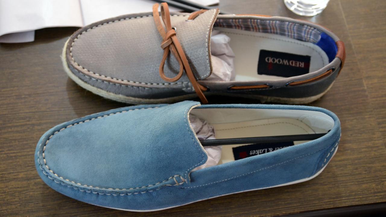 Schuhe von Kaufhof-Eigenmarken produziert bei der Firma Riva Shoes, von der Kaufhof nichts wissen will. Schuhe von Kaufhof-Eigenmarken produziert bei der Firma Riva Shoes, von der Kaufhof nichts wissen will.